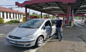 Un moldovean a fost prins în România la volanul unui automobil cu înmatricularea suspendată
